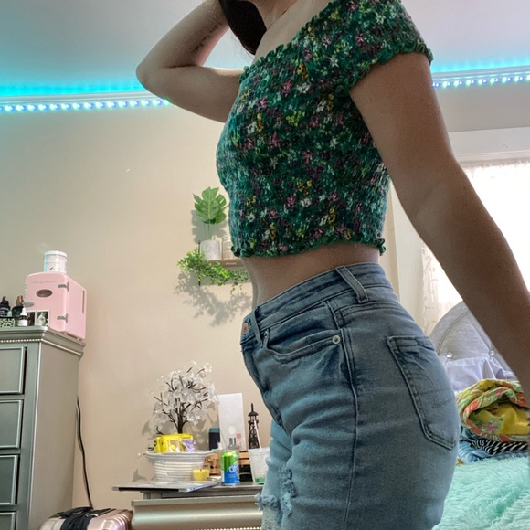 H&M crop top! - Picture 3 of 4